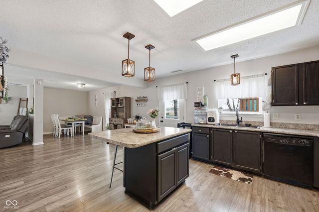 345 Sunburst Lane, Greenwood, IN 46143