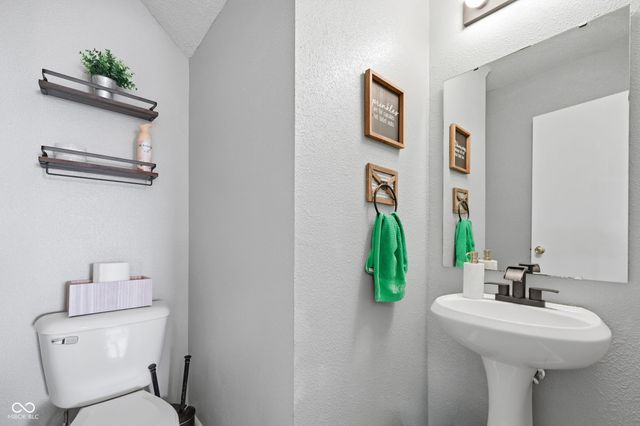 345 Sunburst Lane, Greenwood, IN 46143