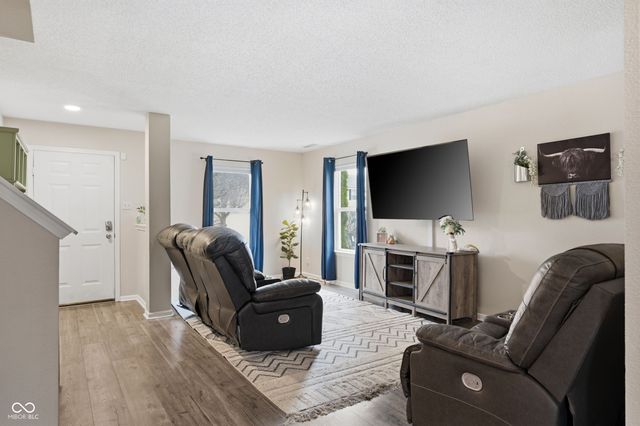 345 Sunburst Lane, Greenwood, IN 46143