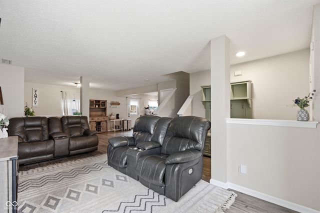 345 Sunburst Lane, Greenwood, IN 46143