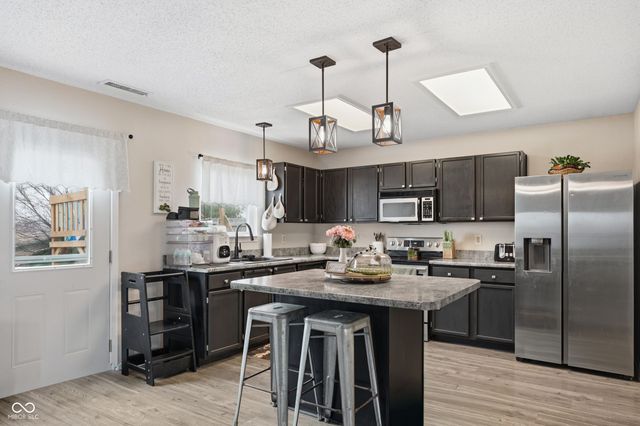 345 Sunburst Lane, Greenwood, IN 46143