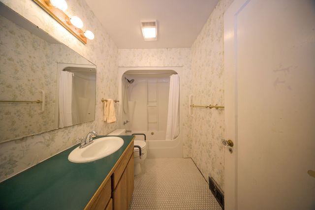 37 E 33rd Ave, Spokane, WA 99203