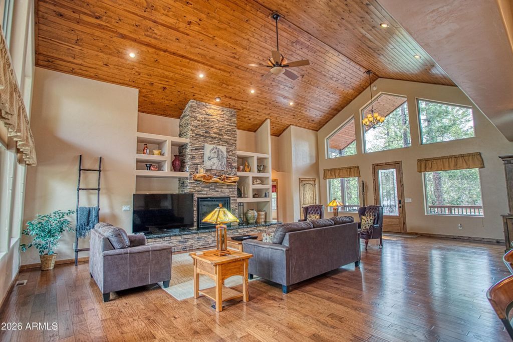 Image 10 of property listing at 1961 S KNOLL Trail, Show Low, AZ 85901