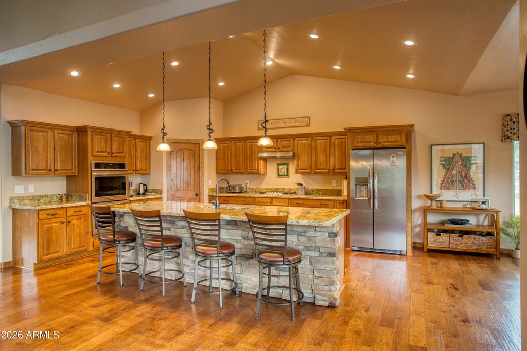 Image 11 of property listing at 1961 S KNOLL Trail, Show Low, AZ 85901