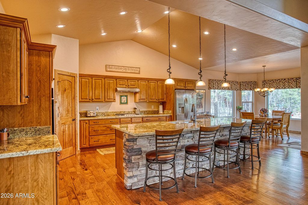 Image 12 of property listing at 1961 S KNOLL Trail, Show Low, AZ 85901