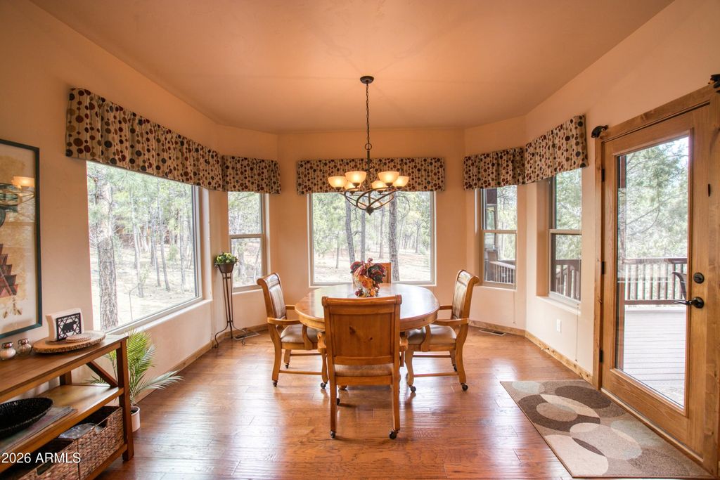 Image 15 of property listing at 1961 S KNOLL Trail, Show Low, AZ 85901