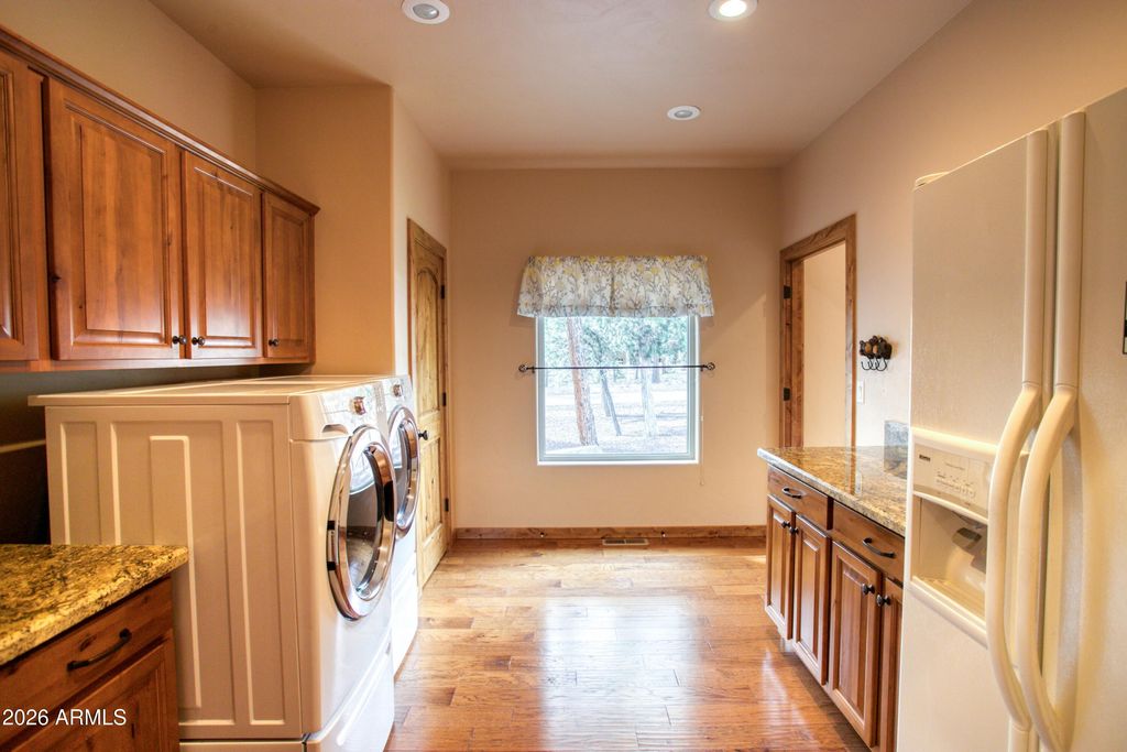 Image 16 of property listing at 1961 S KNOLL Trail, Show Low, AZ 85901