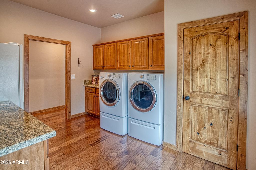 Image 17 of property listing at 1961 S KNOLL Trail, Show Low, AZ 85901