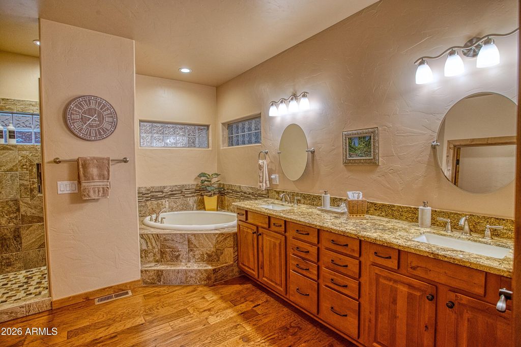 Image 21 of property listing at 1961 S KNOLL Trail, Show Low, AZ 85901