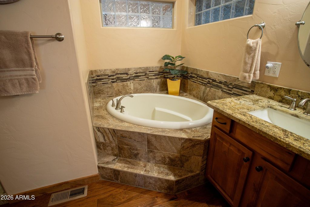 Image 22 of property listing at 1961 S KNOLL Trail, Show Low, AZ 85901