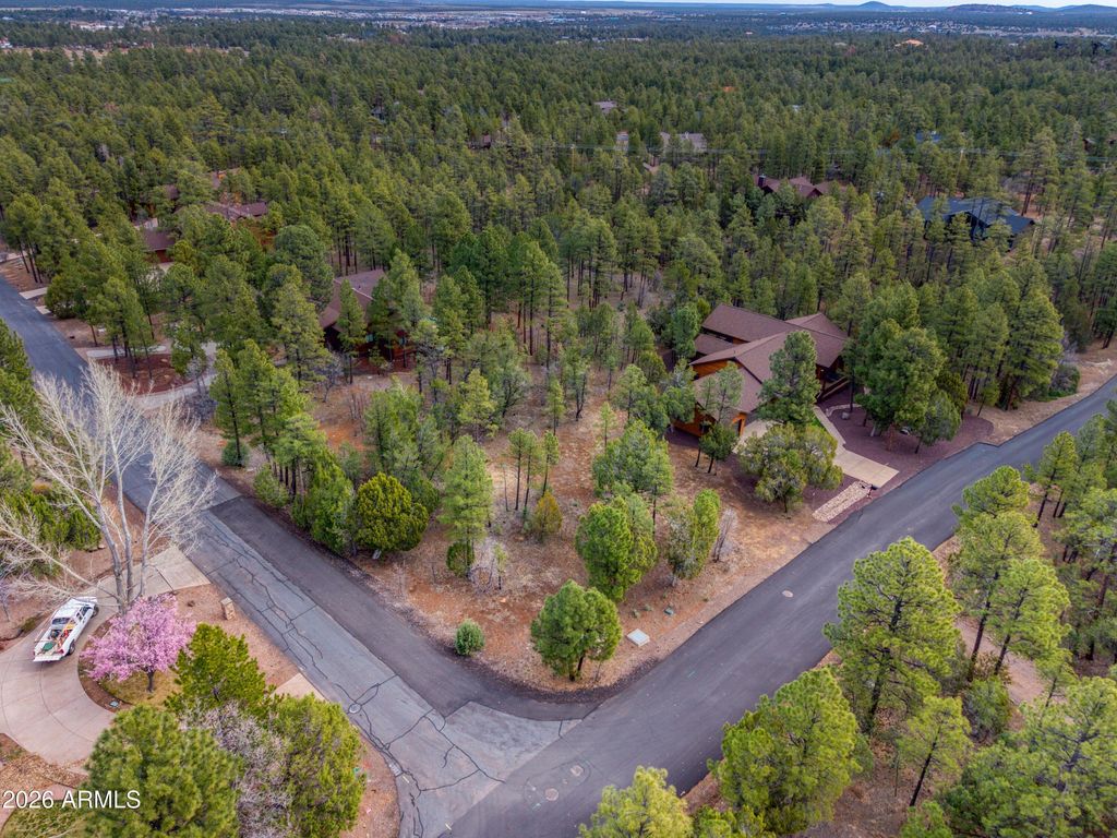Image 33 of property listing at 1961 S KNOLL Trail, Show Low, AZ 85901
