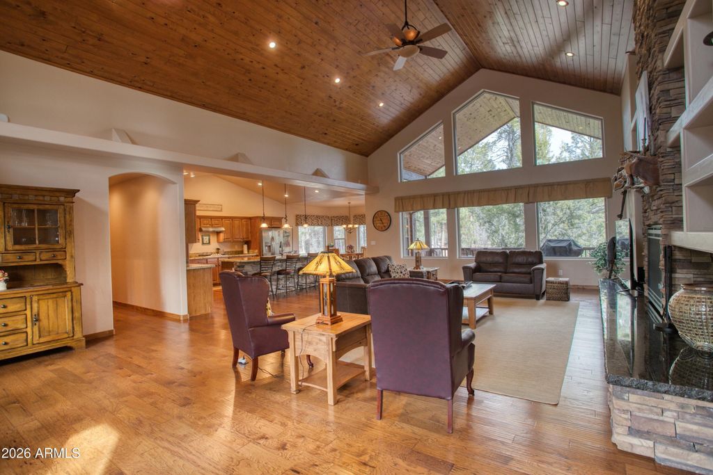 Image 6 of property listing at 1961 S KNOLL Trail, Show Low, AZ 85901