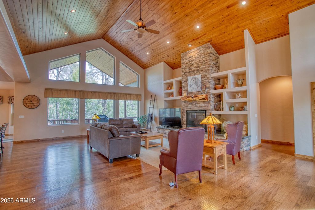 Image 7 of property listing at 1961 S KNOLL Trail, Show Low, AZ 85901