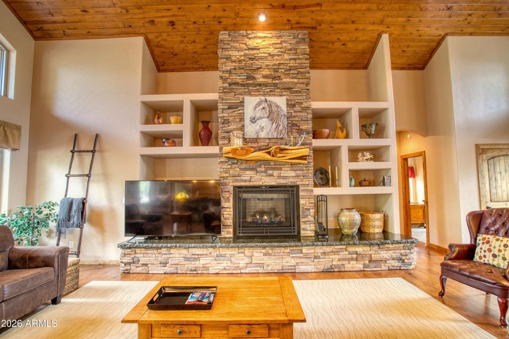 Image 8 of property listing at 1961 S KNOLL Trail, Show Low, AZ 85901