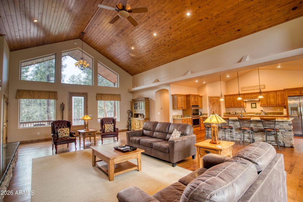 Image 9 of property listing at 1961 S KNOLL Trail, Show Low, AZ 85901