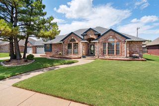 809 W Cabillo Way, Mustang, OK 73064