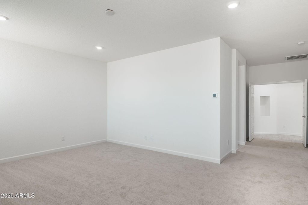 Image 11 of property listing at 17672 W TURQUOISE Avenue, Waddell, AZ 85355