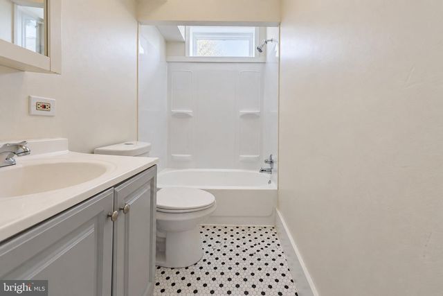 705 POWELL ST, Gloucester City, NJ 08030
