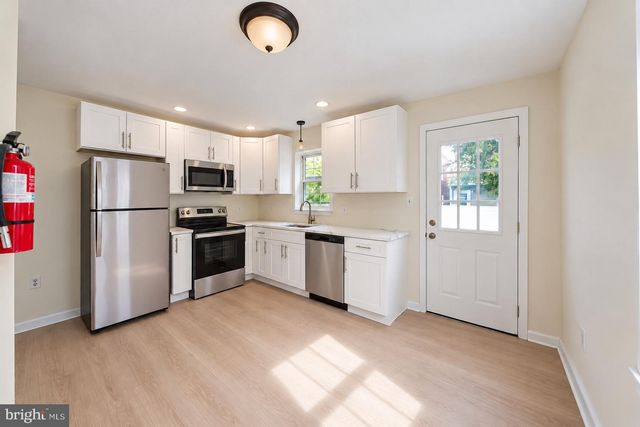 705 POWELL ST, Gloucester City, NJ 08030