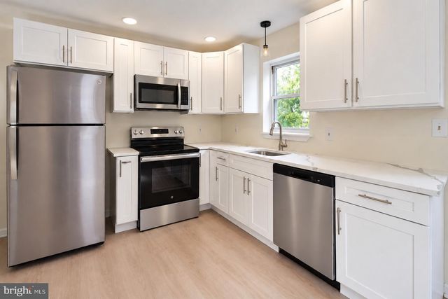 705 POWELL ST, Gloucester City, NJ 08030