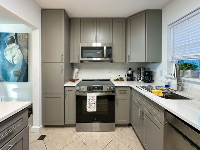 7920 SUN ISLAND DRIVE S 102, South Pasadena, FL 33707