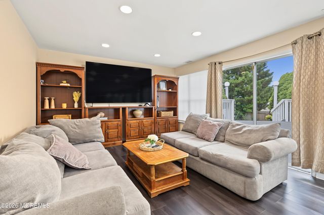 46 Deer Run Drive S, Barnegat, NJ 08005