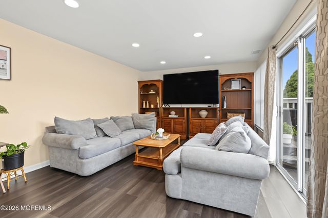 46 Deer Run Drive S, Barnegat, NJ 08005