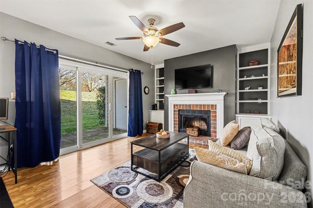 3206 Selwyn Farms Lane 2, Charlotte, NC 28209