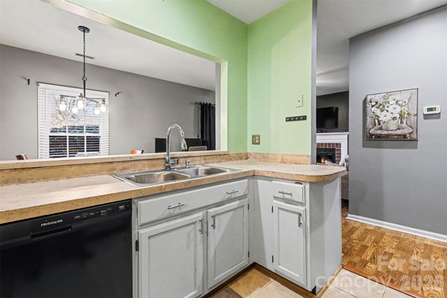 3206 Selwyn Farms Lane 2, Charlotte, NC 28209