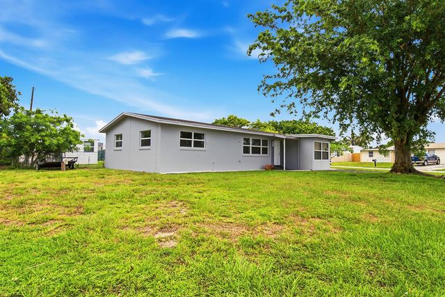 333 Elizabeth Road, Lake Worth, FL 33461