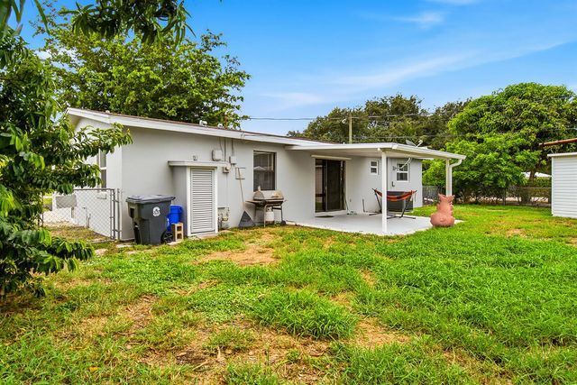 333 Elizabeth Road, Lake Worth, FL 33461