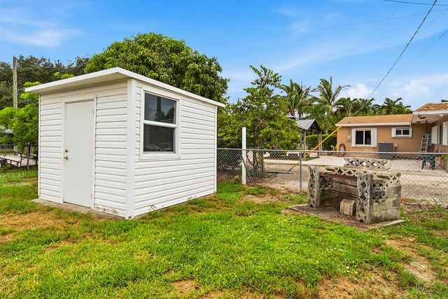 333 Elizabeth Road, Lake Worth, FL 33461
