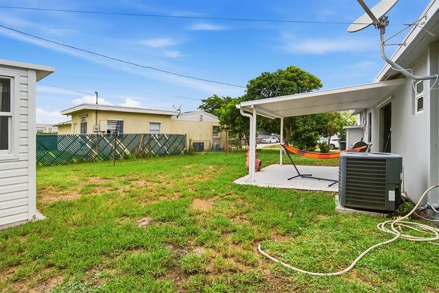 333 Elizabeth Road, Lake Worth, FL 33461