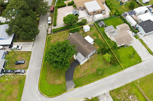 333 Elizabeth Road, Lake Worth, FL 33461