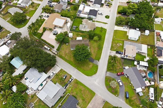 333 Elizabeth Road, Lake Worth, FL 33461