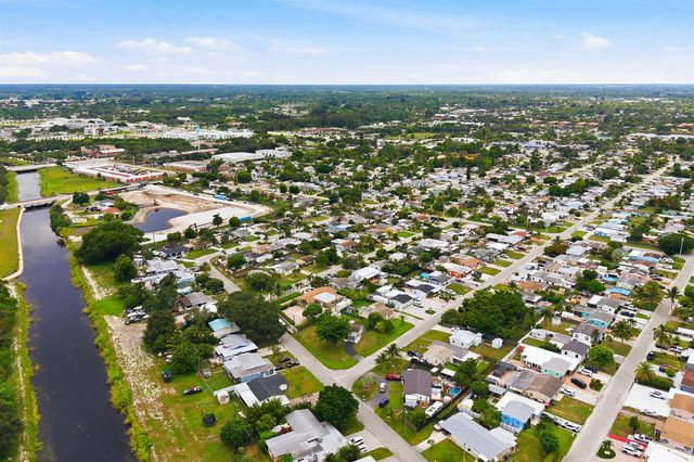 333 Elizabeth Road, Lake Worth, FL 33461