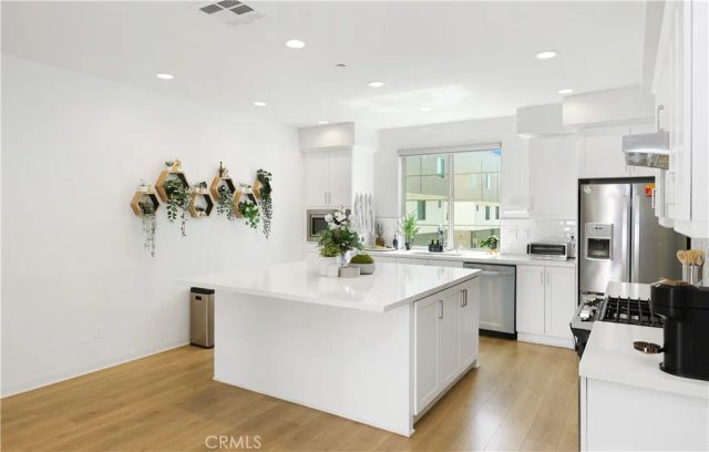 166 Novel, Irvine, CA 92618