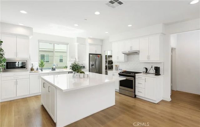 166 Novel, Irvine, CA 92618