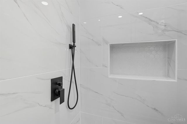 1820 Hewitt Ave, Cincinnati, OH 45207