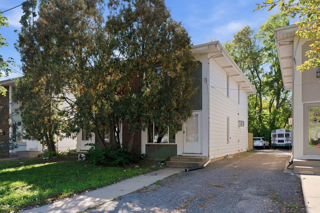 827 Weeks Avenue SE, Minneapolis, MN 55414 — exterior
