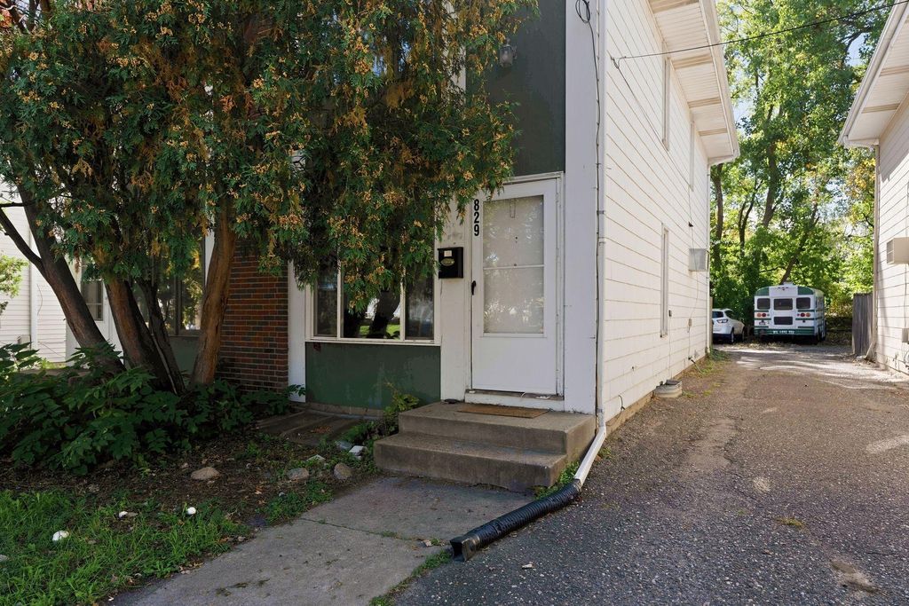 827 Weeks Avenue SE, Minneapolis, MN 55414 — photo 2
