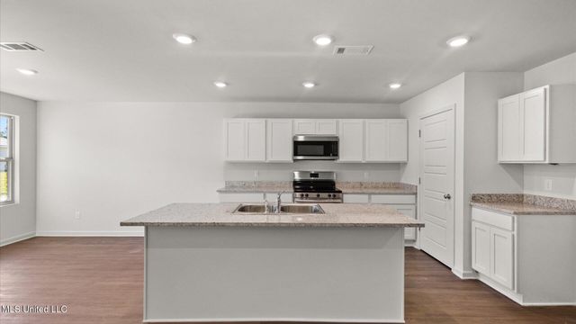 252 Raulston Drive, Byram, MS 39272