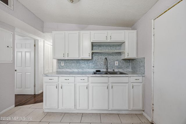 6601 CLEVELAND Road, Jacksonville, FL 32209