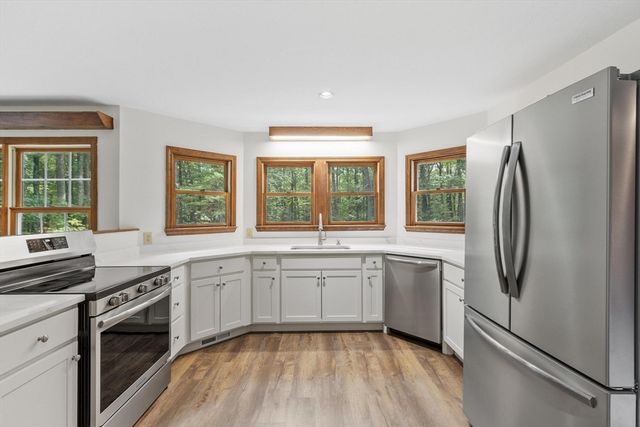 686 Scott Rd, Fitchburg, MA 01420