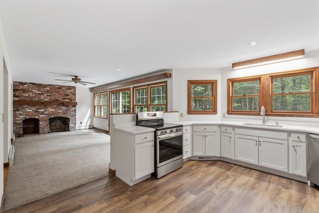686 Scott Rd, Fitchburg, MA 01420