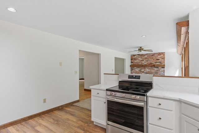 686 Scott Rd, Fitchburg, MA 01420