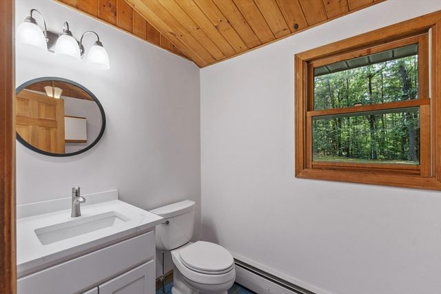 686 Scott Rd, Fitchburg, MA 01420