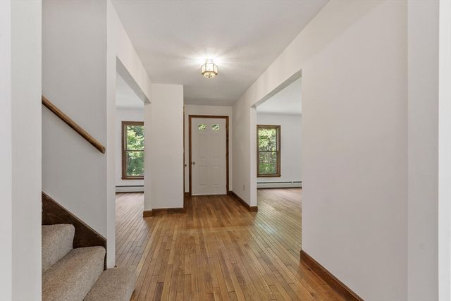 686 Scott Rd, Fitchburg, MA 01420