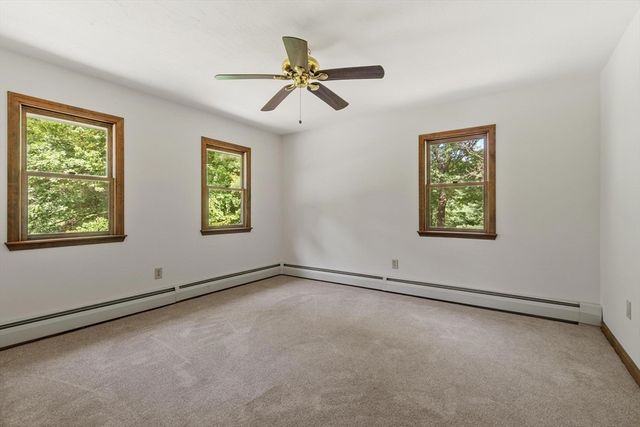 686 Scott Rd, Fitchburg, MA 01420