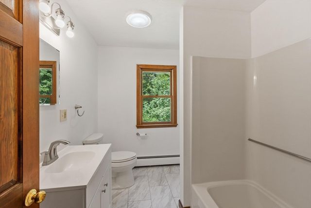 686 Scott Rd, Fitchburg, MA 01420